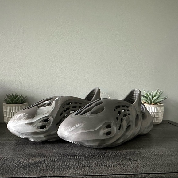 Yeezy Foam Runner Men’s 7 (Women’s 8) Granite | YZY Foam RNR | NIB New adidas - Picture 9 of 9